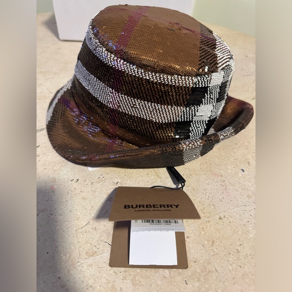 Authentic Burberry Hat. Size M. - Picture 4 of 9